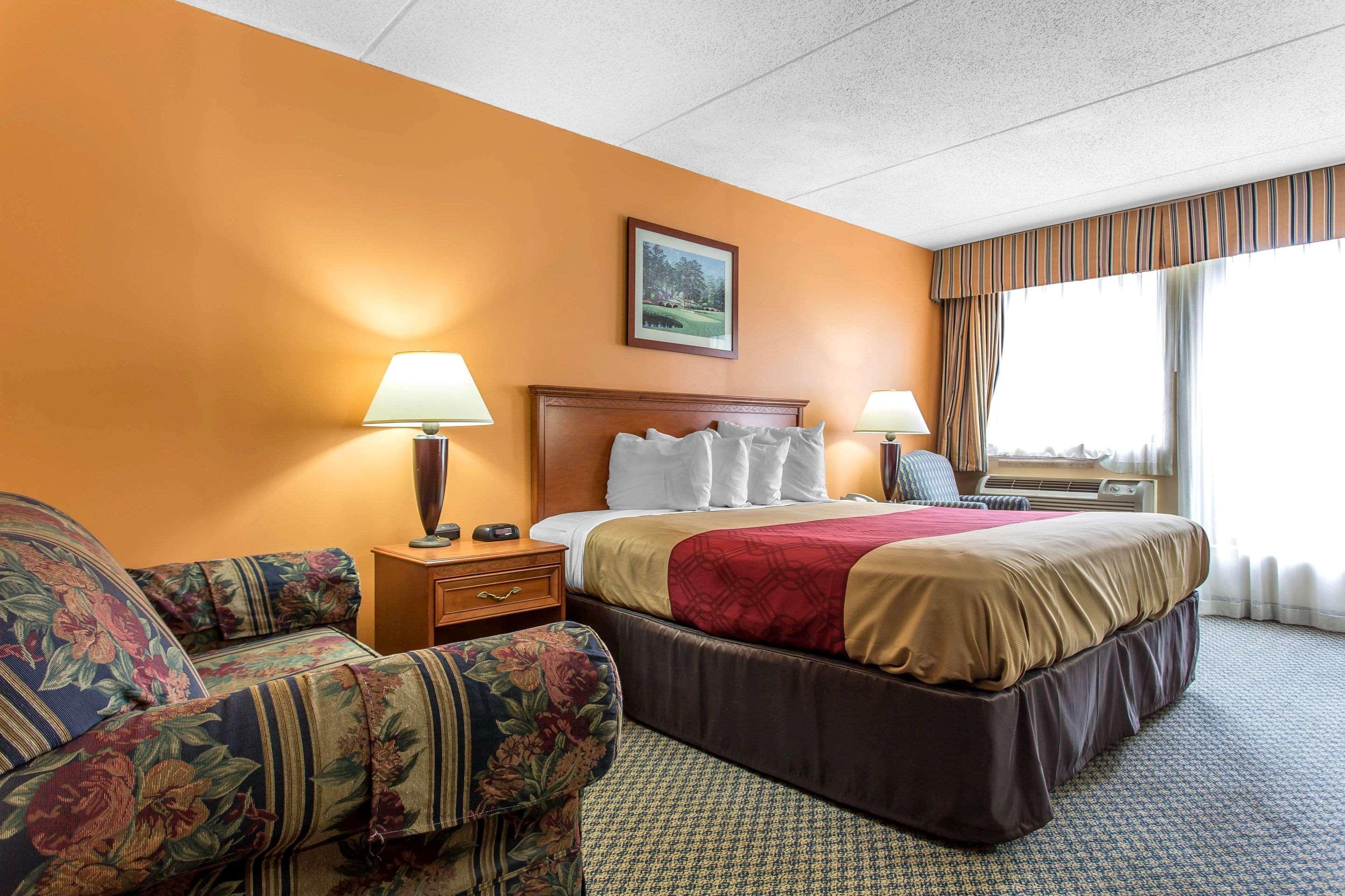 Econo Lodge & Suites Southern Pines Exterior photo